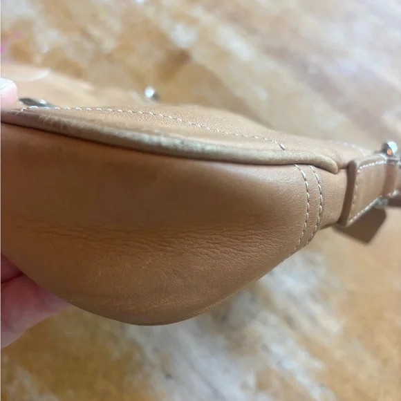 Coach Hamptons 7542 Camel Leather Shoulder Bag - Picture 12 of 15